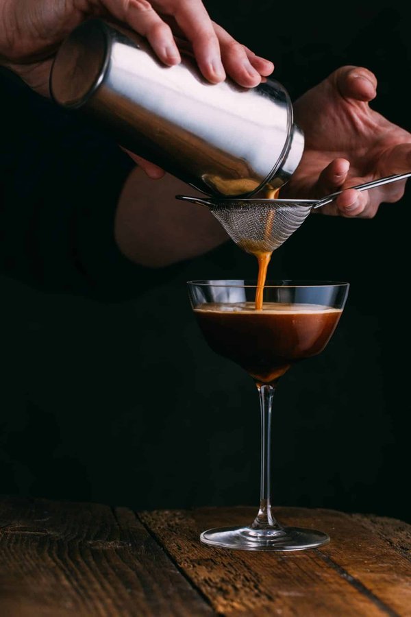 Quelles innovations en matière de cocktails à base de thé peuvent dynamiser votre bar?